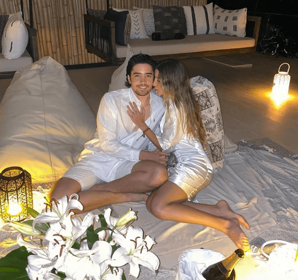 Alex Fernández y su prometida Alexia Hernández