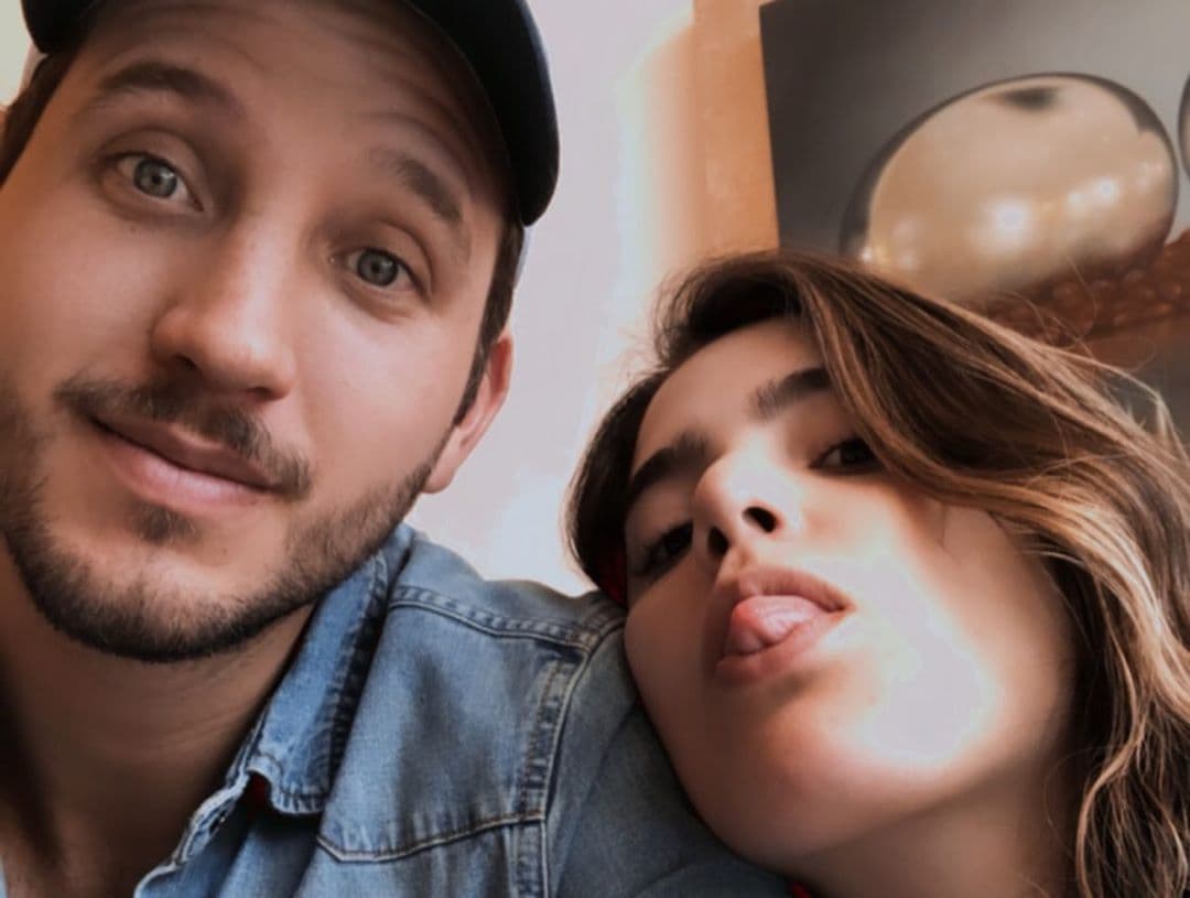 La cantante, de 22 años, destacó que fue Francisco Barba quien cocinó la cena, detallando que al calor de las velas y melodías románticas le propuso matrimonio.