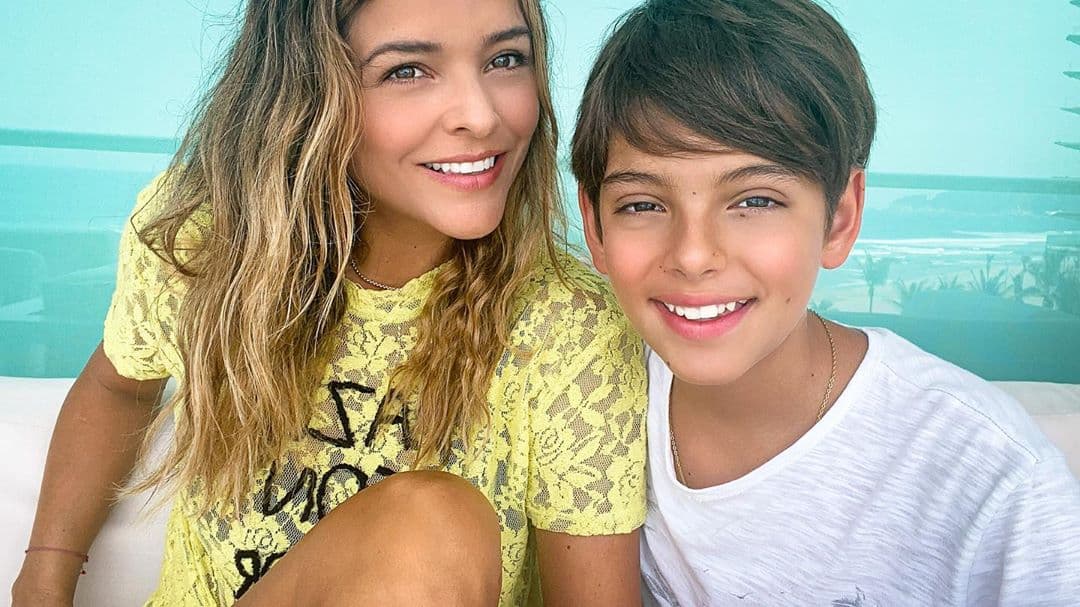 Al pie de una fotografía junto a su hijo Santino, Grettell Valdez escribió: “Hace 11 años descubrí el amor más fuerte, puro y profundo. Gracias Dios por permitirme ser madre. Feliz día a todas las mamás del mundo. Te amo hijo con toda mi alma gracias por elegir me como tu mamá”.