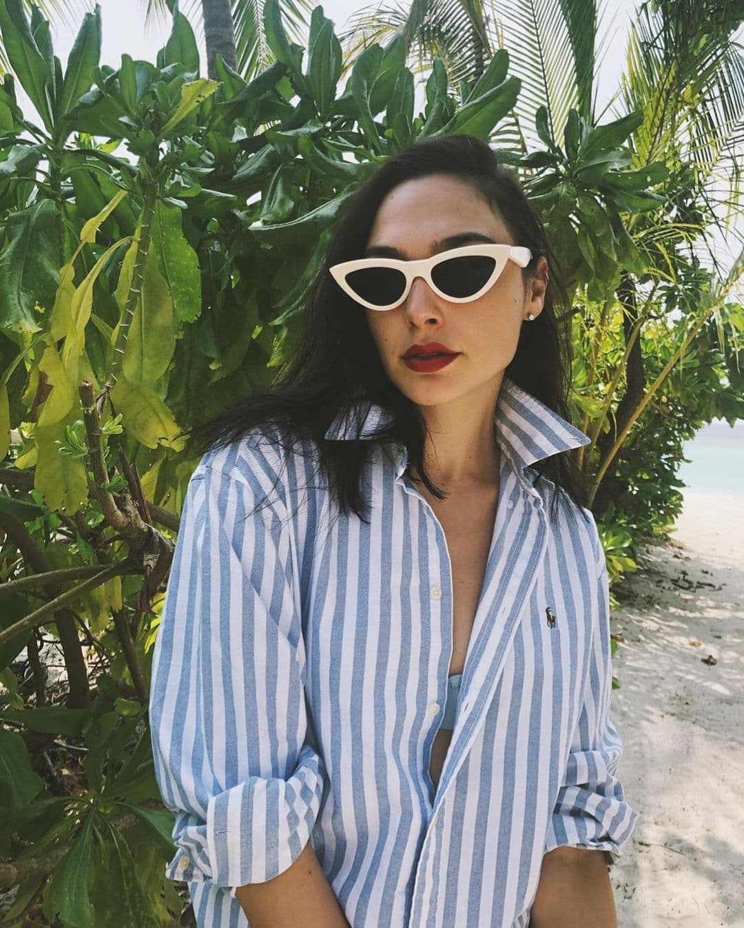 Gal Gadot despide el verano con el traje de baño más chic