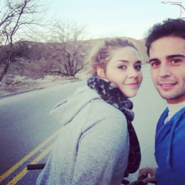 “Le dije al director: ¿por qué no sale mi novio? Es actor, está guapísimo y me haría sentir más segura. El director lo volteo a ver y dijo que sí. Lo grabamos en la playa de Veracruz y todo súper bien. Se va a convertir en el video más especial, porque estoy con Mati”, compartió.