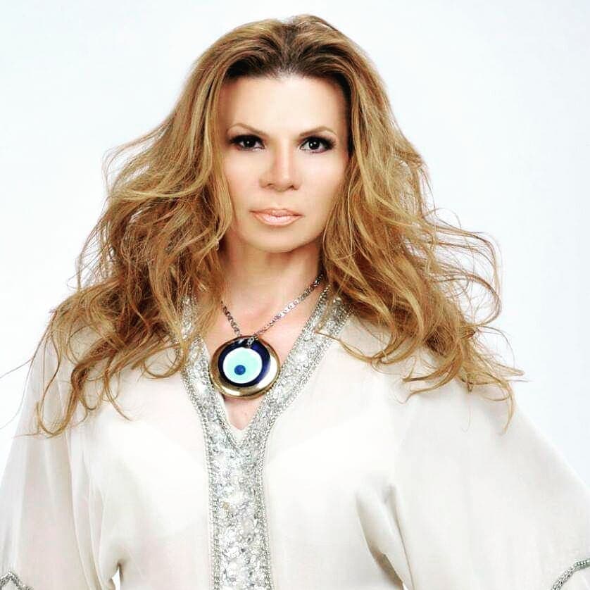 De prostituirse siendo adolescente a convertirse en estrella de televisión: así la vida de Mhoni Vidente