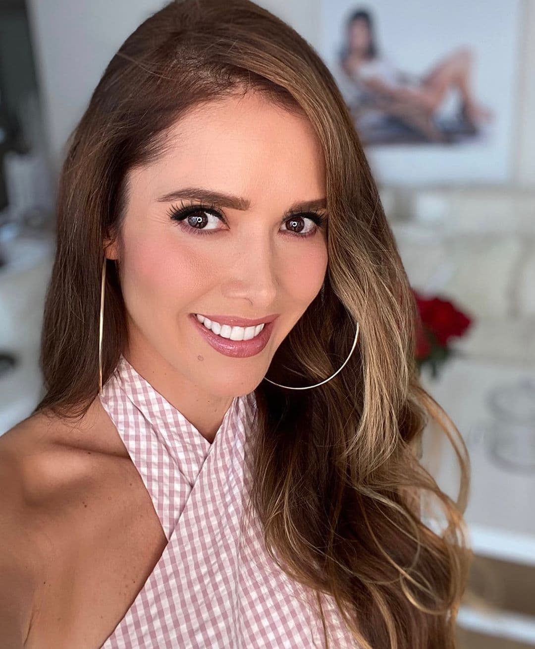 A sus 43 años, Marlene Favela impacta al mostrar abdomen de acero con veraniega ombliguera