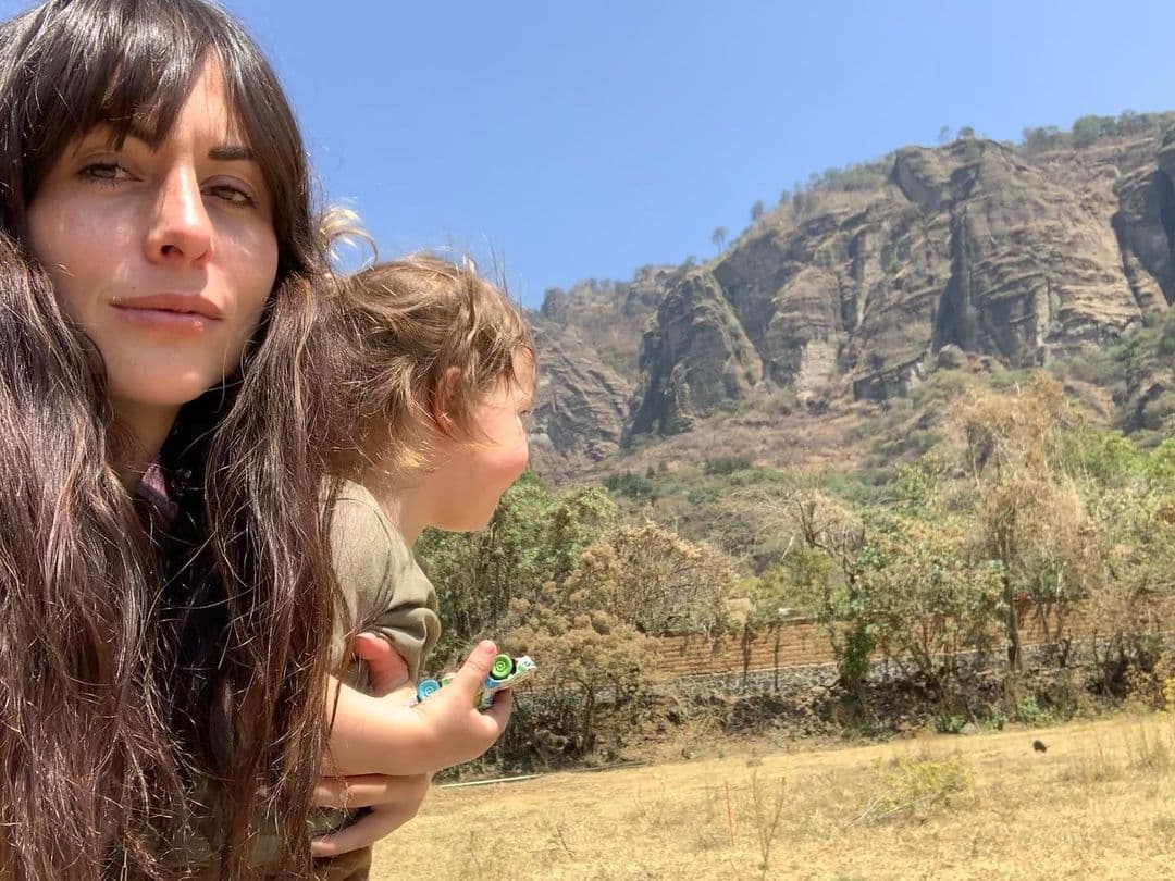 Zuria Vega destapa fractura que sufrió su hijo menor y afirma: ‘Dice que su brazo es de superhéroe’