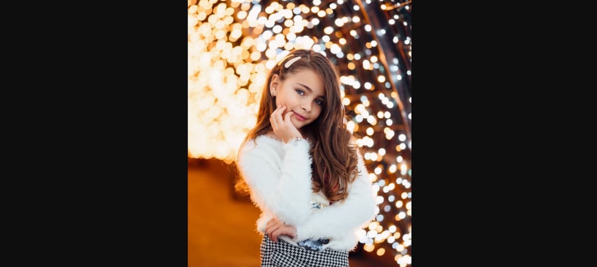 Con tan solo 7 años, Zoé Torres triunfa en las telenovelas y actualmente da vida a ‘Mariana’ en Los ricos también lloran, pero también ha participado en ‘Sin Miedo a la Verdad’, ‘La Rosa de Guadalupe’ y ‘Soltero con hijas’.