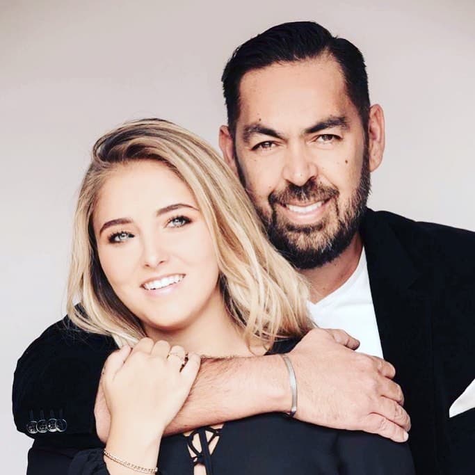 Sin embargo, la adolescente siempre ha visto como su papá a Jorge D’Alessio’, con quien su mamá contrajo nupcias en 2011.