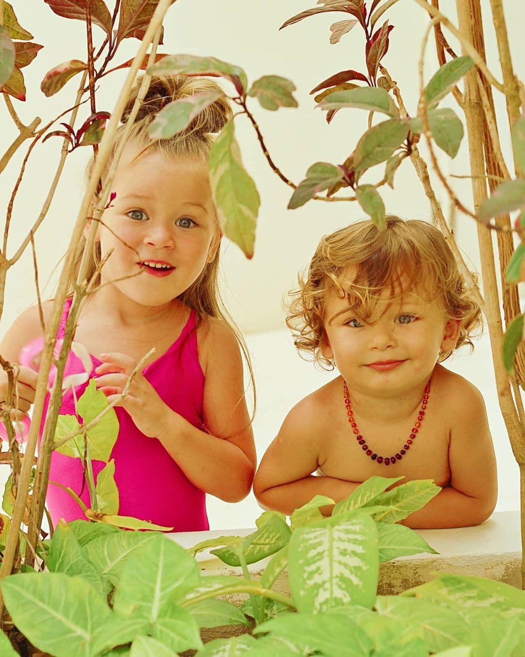 Además, ya se convirtió en hermana mayor, hecho que también deja ver en su perfil con tiernas fotos junto a su hermanito.