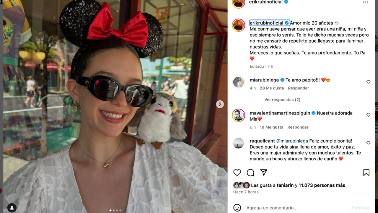 Erik Rubín celebra a su hija Mía.