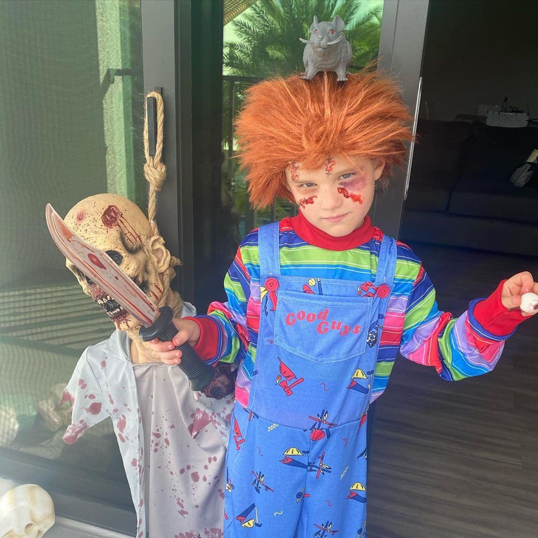 Andrés, hijo de Sandra Echeverría y Leonardo de Lozanne, eligió uno de los personajes clásicos del cine de terror, 'Chucky'.