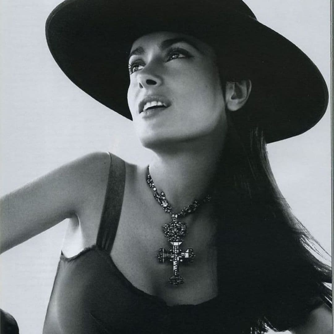 Salma Hayek sorprende con fotografía de hace 20 años en traje de baño