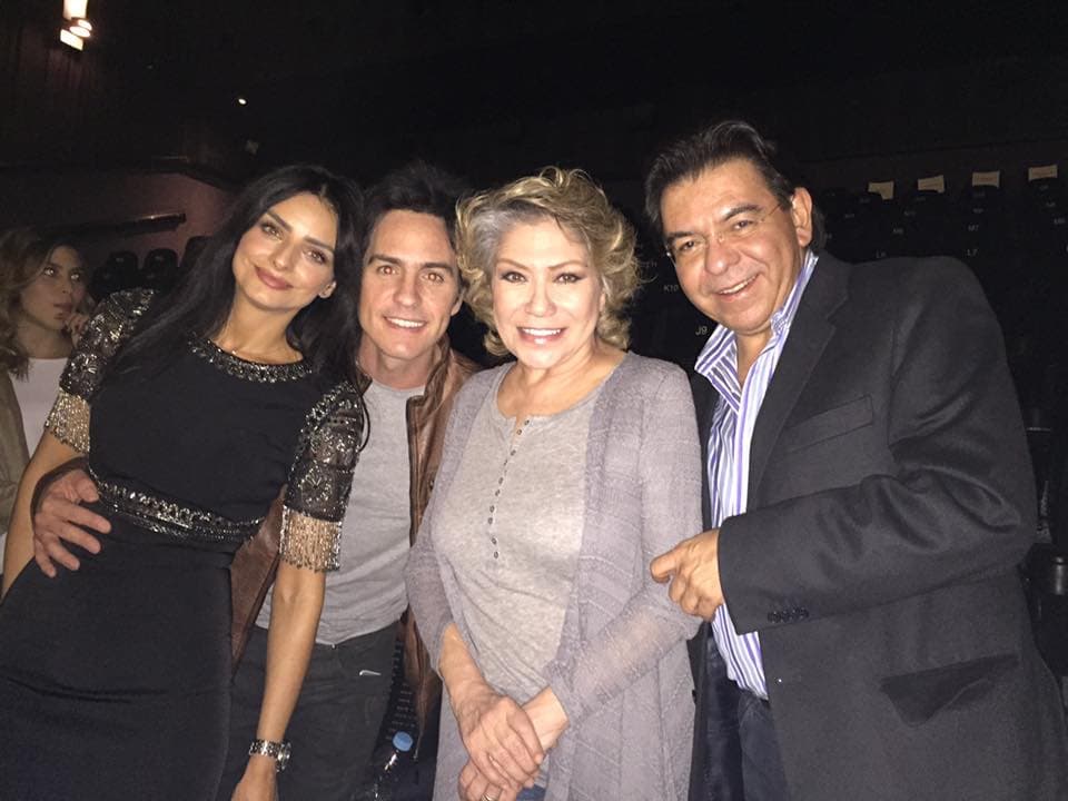 Aunque es poco común que Aislinn Derbez comparta fotos junto a su mamá; en 2015 en el estreno de la cinta ‘A la mala’ desfiló en la alfombra roja junto a ella e incluso la actriz de doblaje compartió en Facebook una fotografía junto a su yerno Mauricio Ochmann, su esposo y su primogénita.