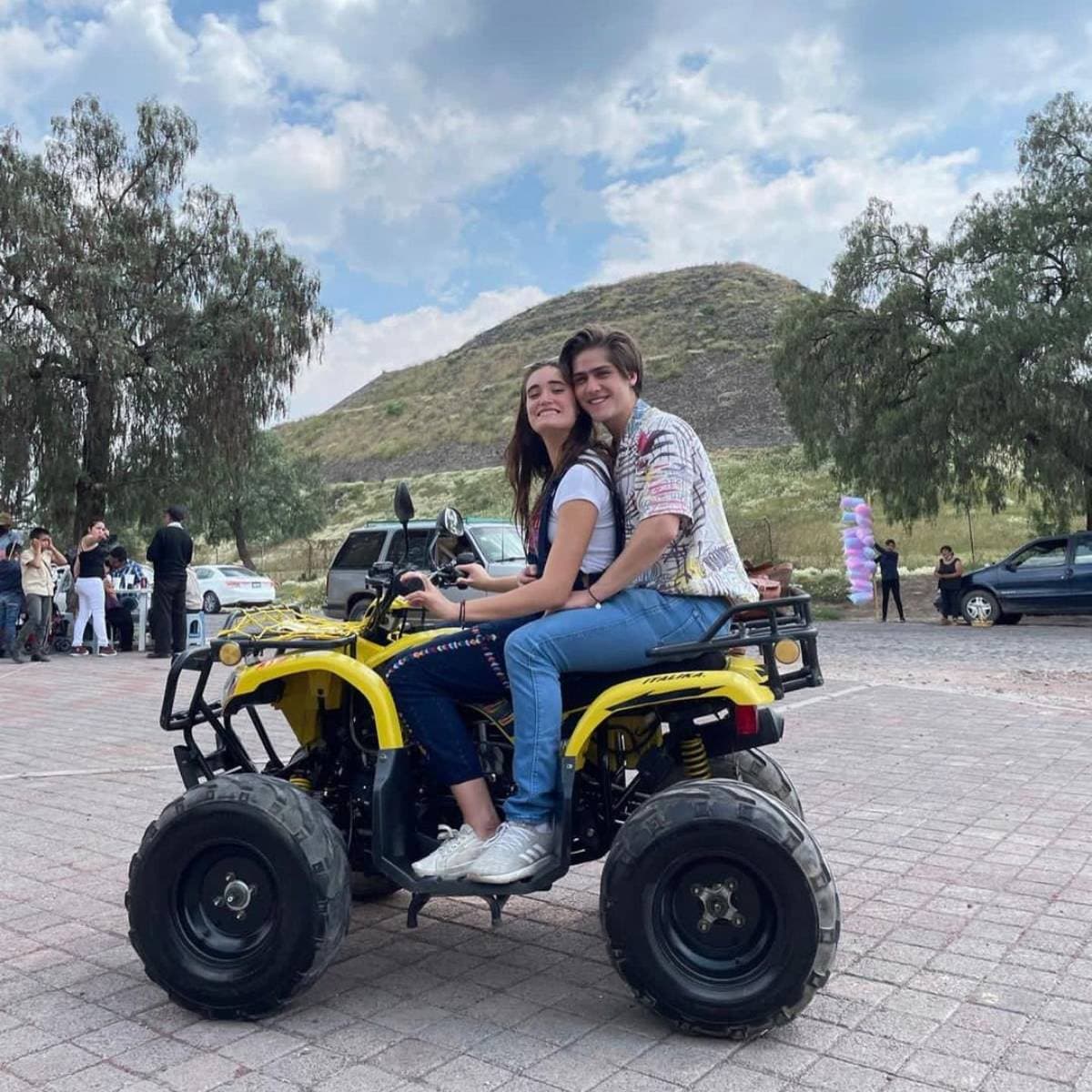 Los jóvenes se enamoraron en las grabaciones de la telenovela de Rosy Ocampo; pero en redes sociales también presumen su amor y comparten desde románticas fotos hasta emotivos mensajes.