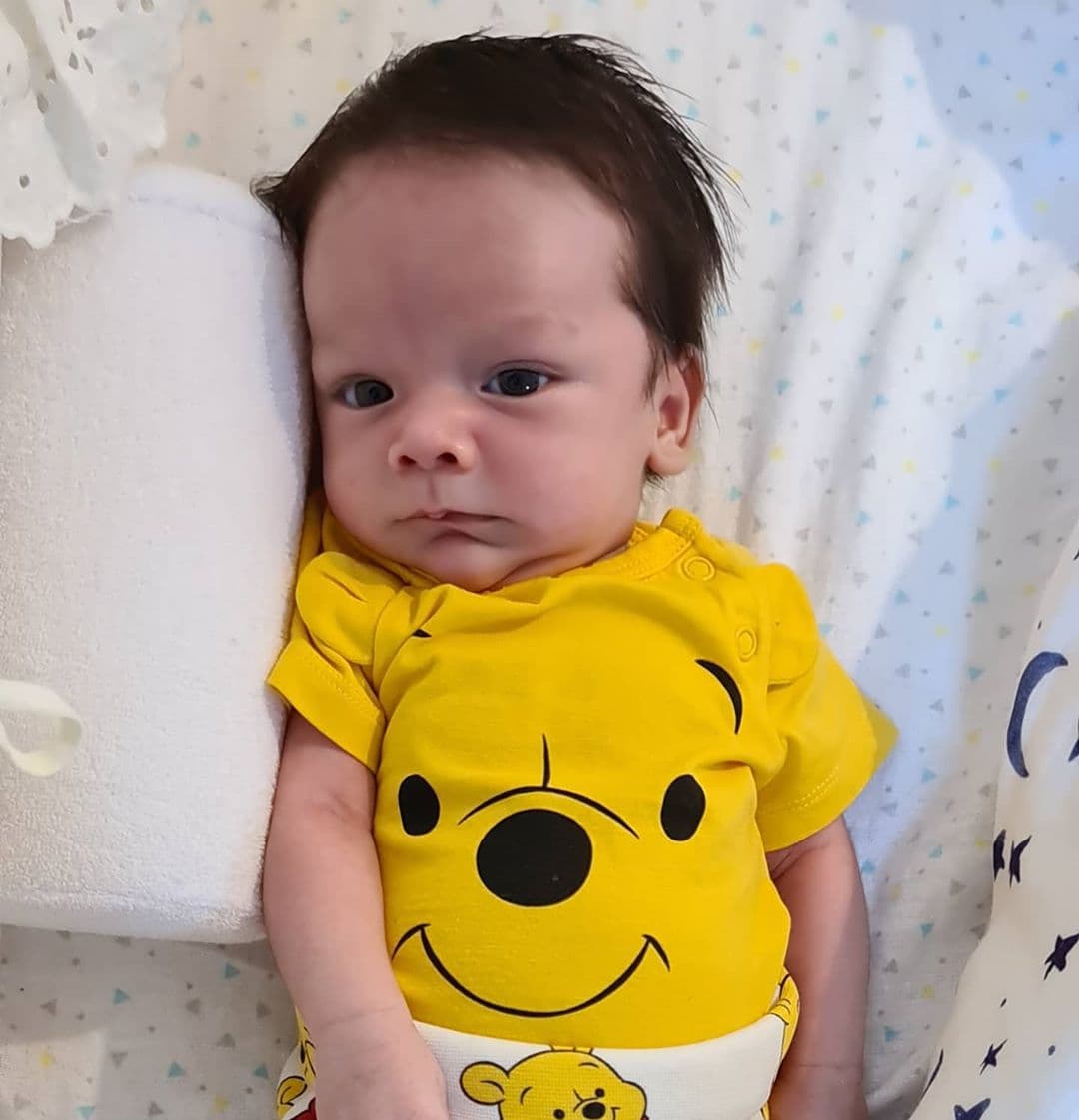 Con tiernas imágenes, Sherlyn celebró en redes sociales el primer mes de vida de su primogénito André, quien nació el pasado 30 de mayo a las 12:15 con un peso de 2 kilos 500 gramos y 51 centímetros de altura.