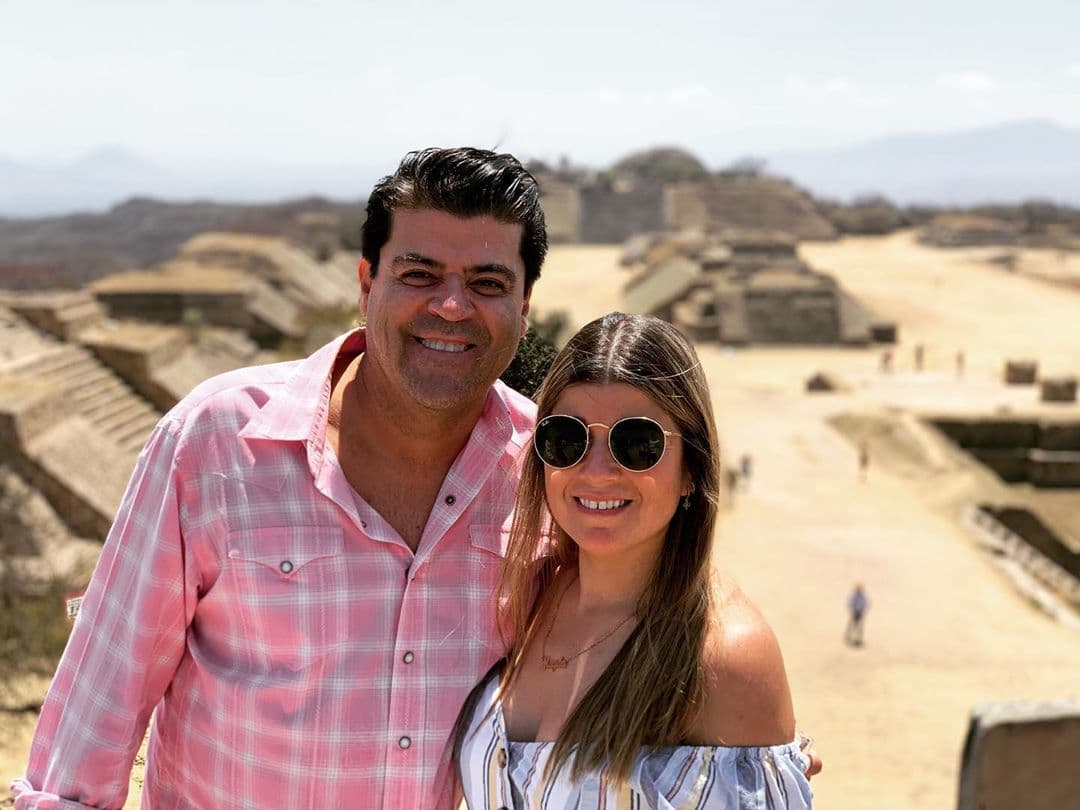 Pareja de Jorge Van Rakin revela con tierna foto el sexo del bebé que esperan