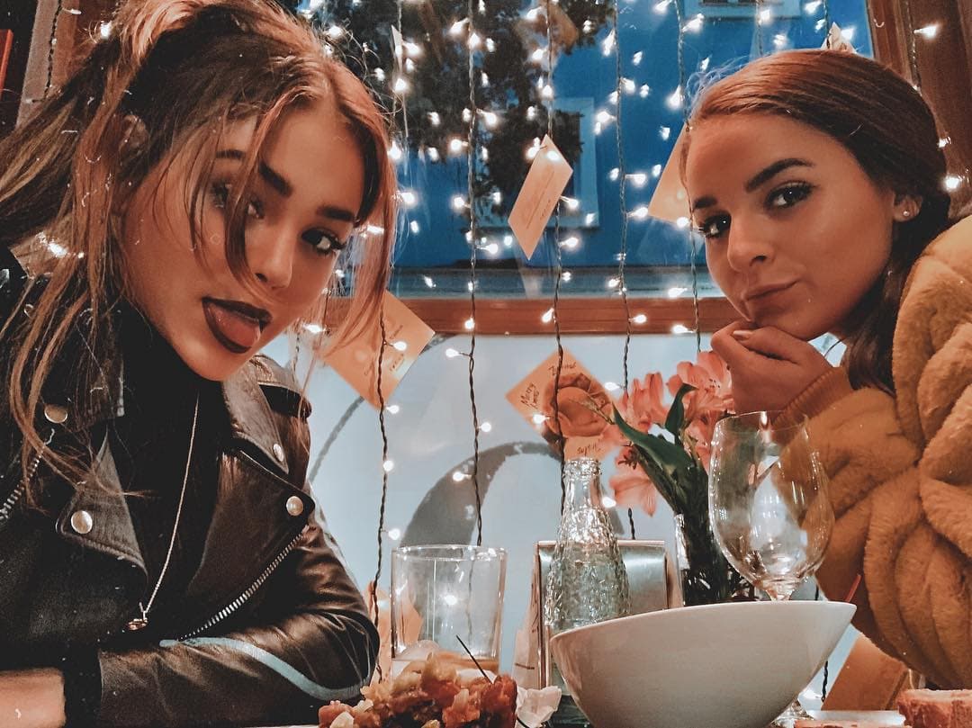 A pesar de tener edades diferentes, tanto Vania como Danna son muy unidas y viajan alrededor del mundo.