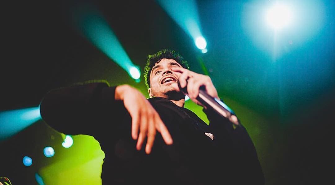 ¡Las rimas de Álvaro Díaz prendarán el Plaza Condesa y Telehit te invita a verlo!