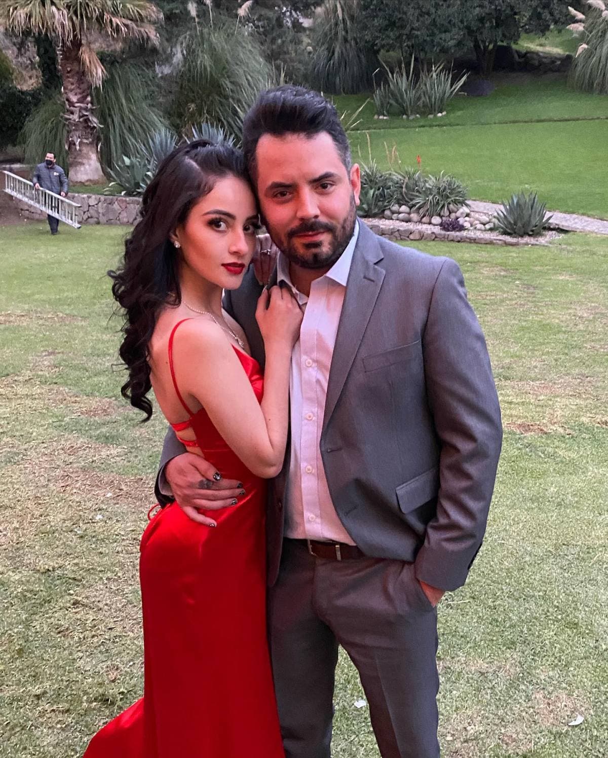 José Eduardo Derbez sorprende a su novia con tremenda serenata