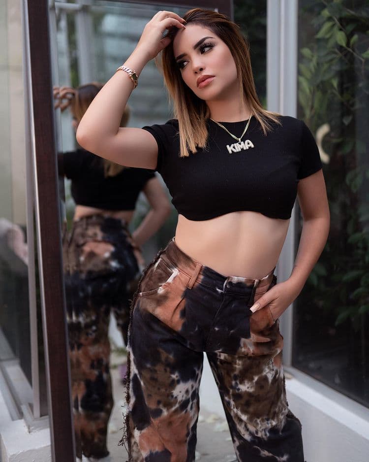 Kimberly Loaiza muestra su figura a unas horas de someterse a una cirugía estética