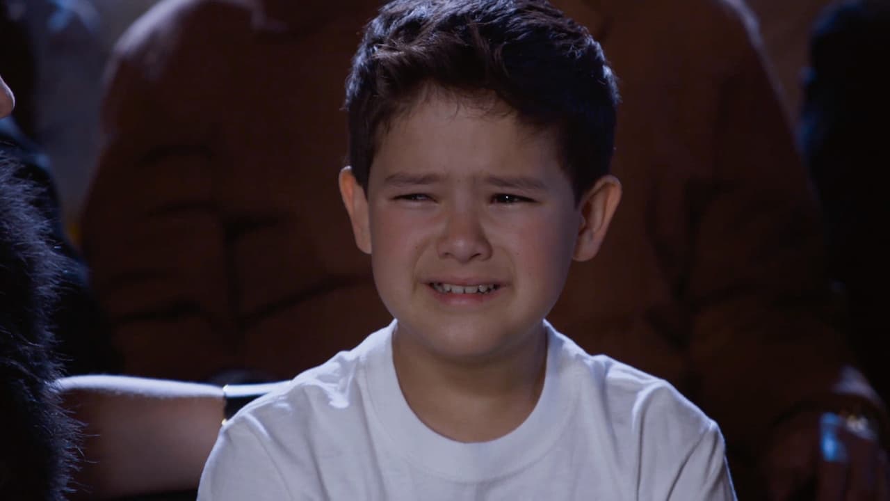 Santi lloró desconsoladamente al ver a su papá perder, pero siempre lo apoyará.