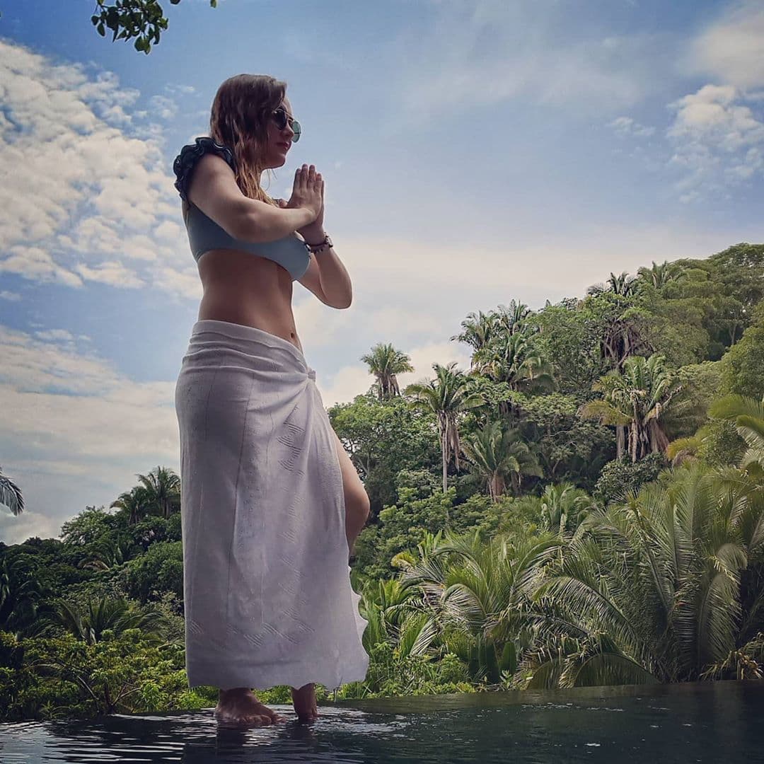 Sherlyn es otra de las nuevas mamás del espectáculo que causó revuelo al presumir vientre plano poco tiempo después del nacimiento de André. Siempre dejó claro que eliminar los kilos que ganó durante la dulce espera no eran prioridad. Sin embargo, compartió que la lactancia le ayudó a bajar los 13 kilos que subió, además, recomendó el uso de fajas, pues para ella fue de gran apoyo.