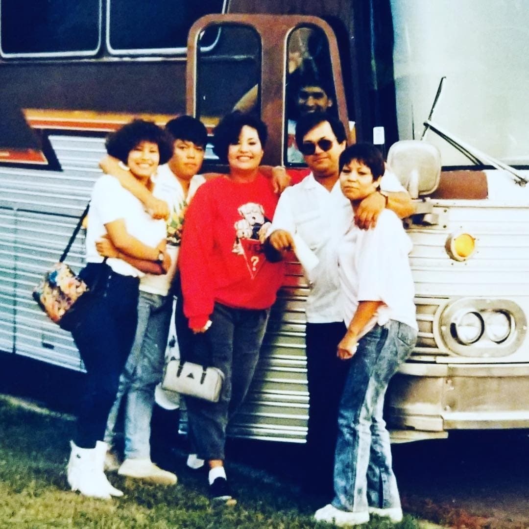 ‘Buenos tiempos’, ‘Parece que fue ayer’ y ‘Mi familia, mi todo’ son algunas de las frases con las que Quintanilla acompaña sus publicaciones, en las cuales también pone emojis en forma de corazón.