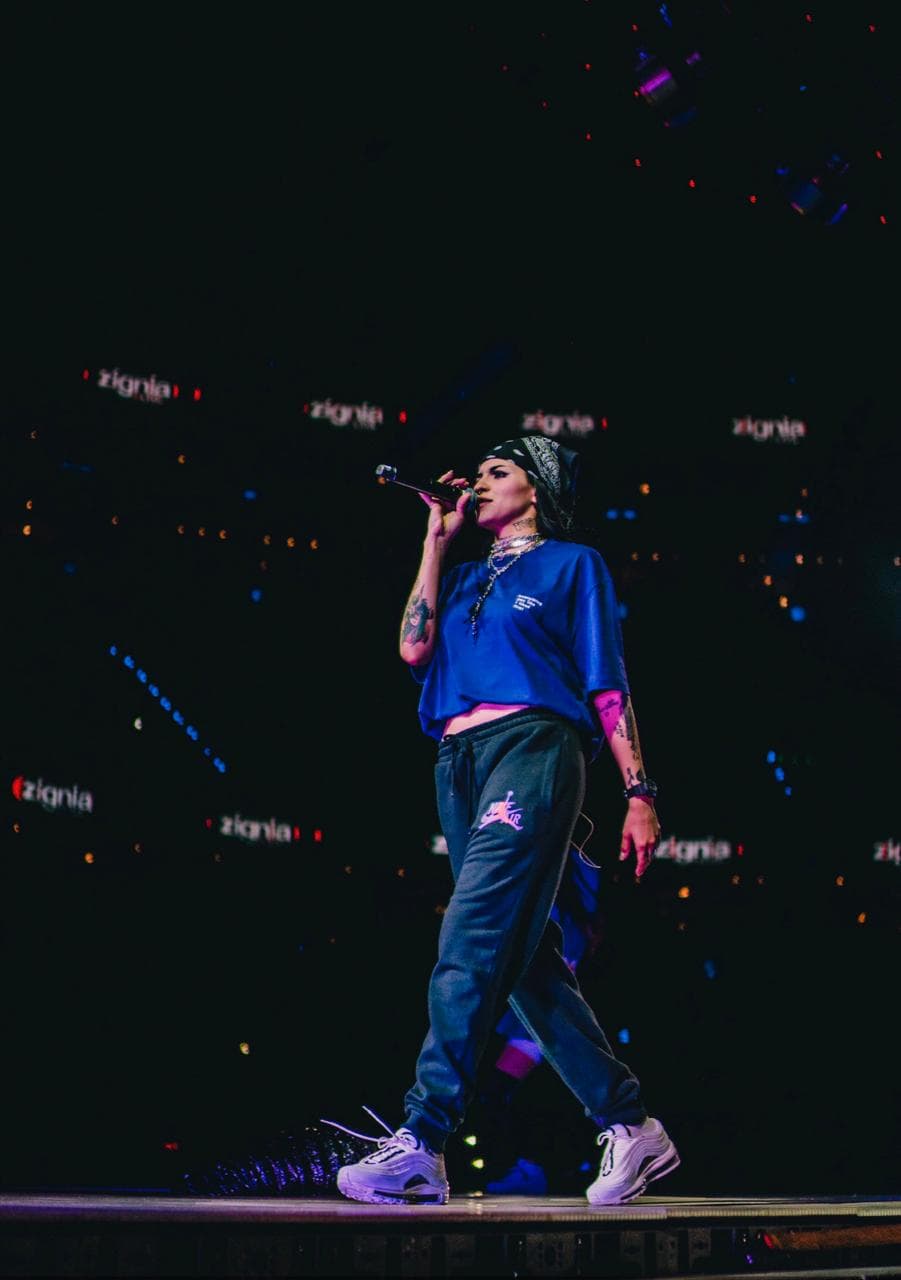 ¿Quién es Cazzu, la trapera argentina que le abrió a Bad Bunny?