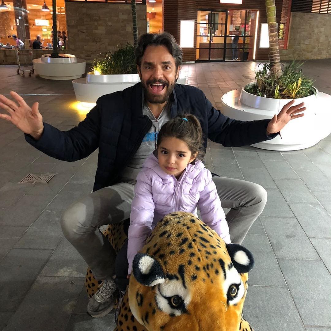 Eugenio Derbez le saca tremendo susto a su hija Aitana con radical transformación