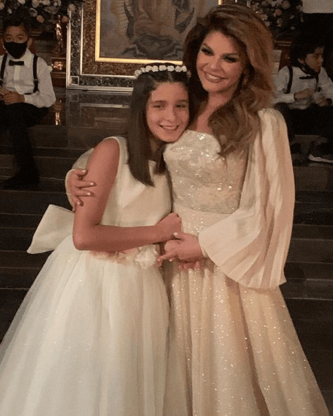 Ahora, la protagonista de 'La Mexicana y el Güero' se prepara para cantarle las mañanitas a la Virgen este próximo 12 de diciembre, en compañía de su hija, como homenaje a su madre, la actriz Itatí Zucchi que falleció por complicaciones derivadas del Covid-19 en agosto de 2020.
