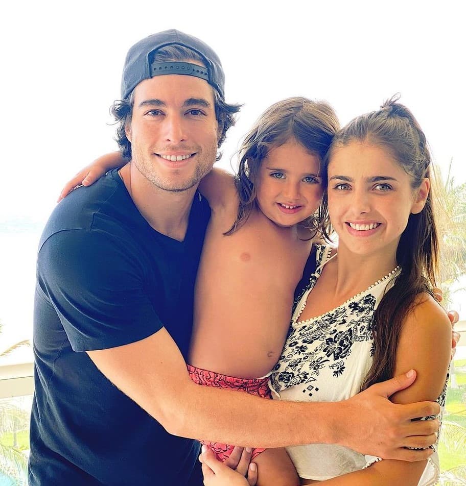 Mientras Michelle Renaud presume a Danilo Carrera, su hijo le juega travesura al actor: ‘Te engañé’