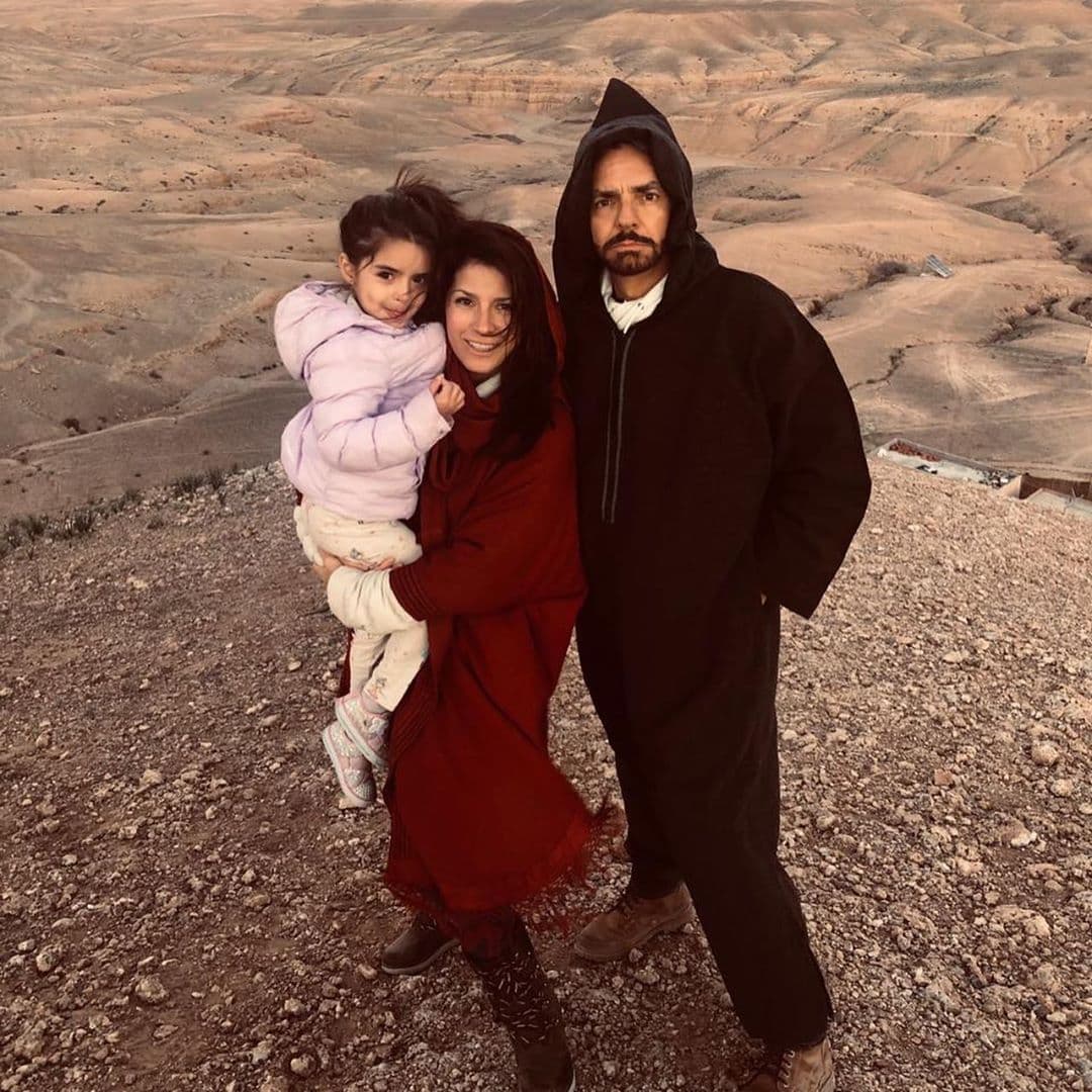 La cantante está casada con Eugenio Derbez desde 2012 y actualmente forman una de las parejas más sólidas del mundo del espectáculo.