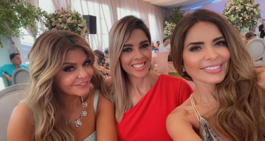 Las diapositivas que tanto han dado de qué hablar en redes sociales fueron compartidas por la misma estrella de las telenovelas, quien a través de sus historias de Instagram exhibió cada detalle de la íntima reunión.