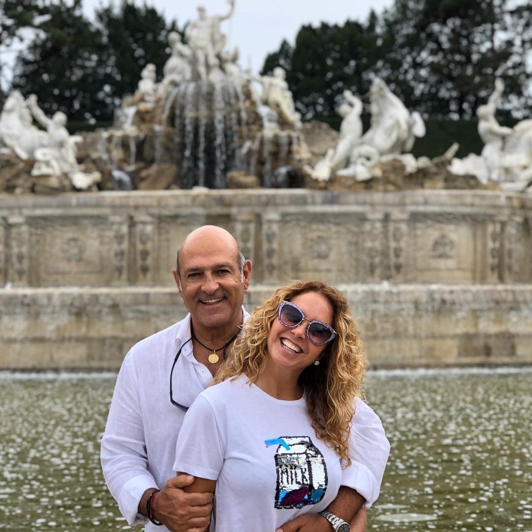En 2014, Lucero fue duramente criticada por posar junto a su novio, Michel Kuri, al lado de una cabra montés muerta.