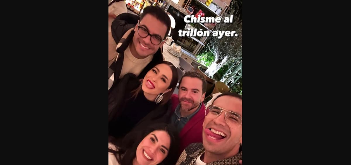 La imagen del cantante y la conductora se volvió tendencia