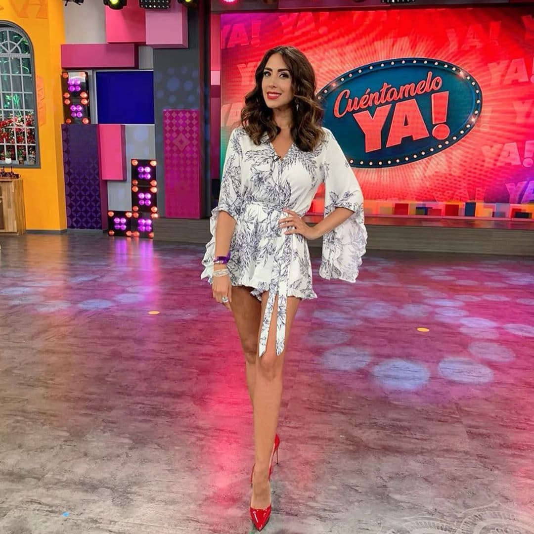 A Cynthia Urías podemos verla de lunes a viernes a las 12 del día en 'Cuéntamelo ya!' y los sábados a las 11 de la mañana en 'Cuéntamelo ya!... Al fin'. 
<br>
<br>Sin embargo, debido a la contingencia por el covid-19, el programa entre semana lo hace una semana sí y una no, rolándose con sus compañeras, aunque su sección de 'Las Gruperrísimas' sí la conduce ella, incluso a la distancia.