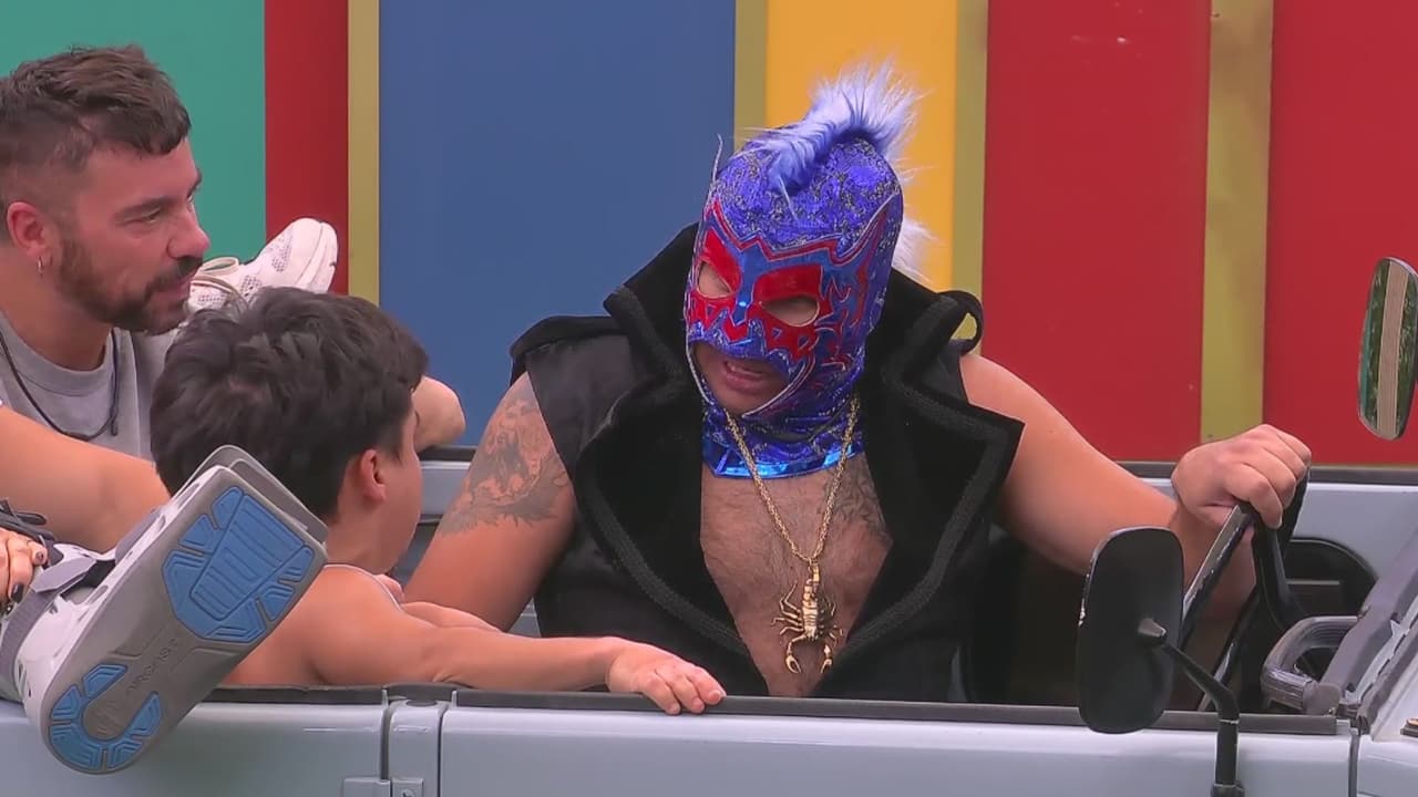 'El Escorpión Dorado' hace un episodio especial de 'Escorpión al volante' dentro de La Casa de los Famosos México 2025