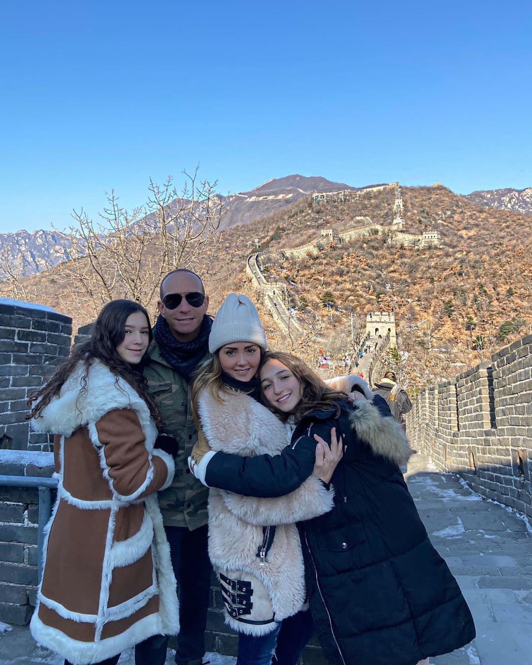 Hija de Andrea Legarreta comparte fotos en bikini y así reaccionaron sus famosos padres