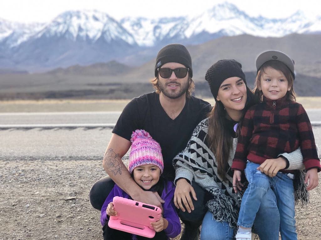 El galán, actualmente de 32 años, es padre de dos pequeños Mauro y Aratza, pequeña que su esposa procreó en otra relación, pero que Lyle adoptó como suya.