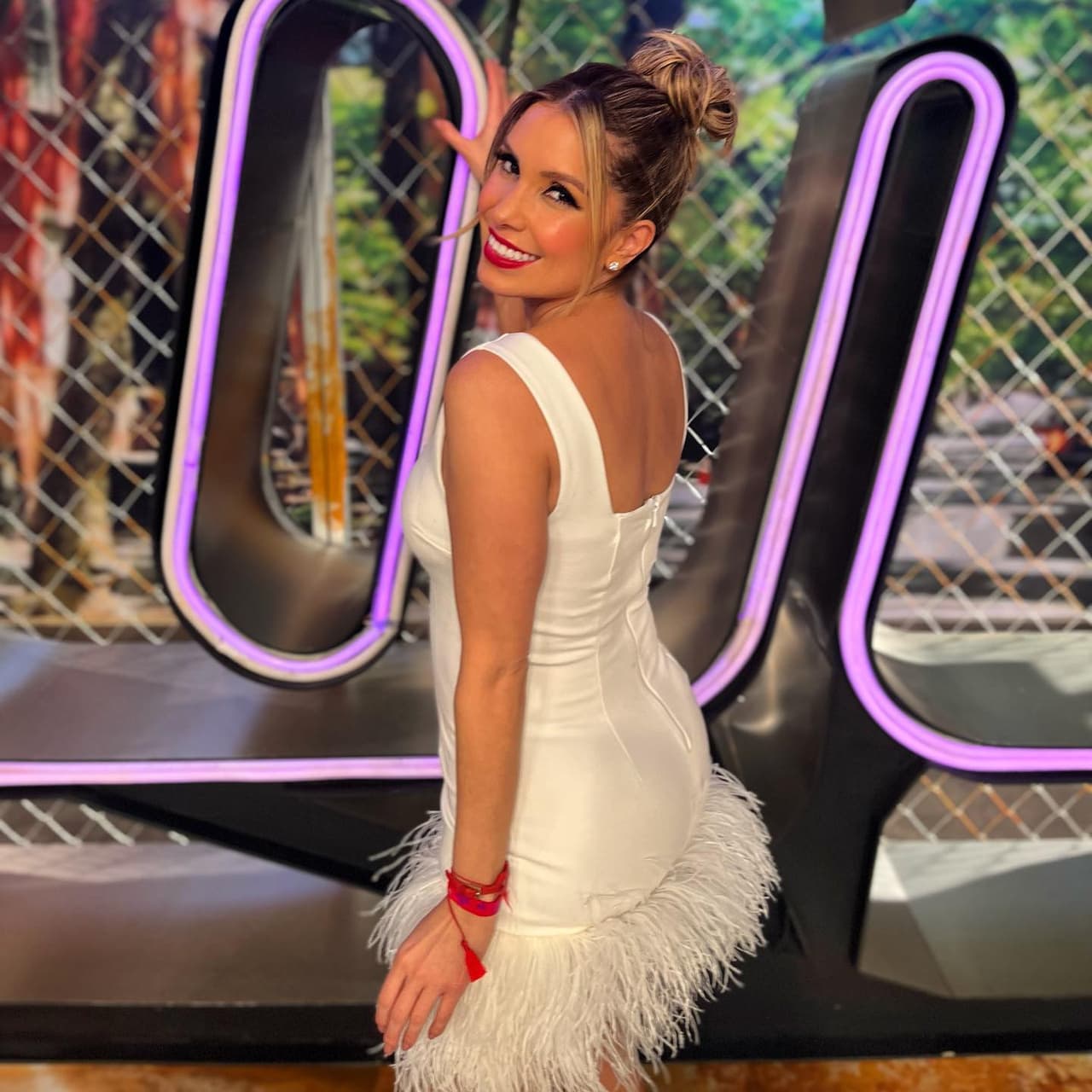 Andy Escalona celebra primer mes de su bebé con dulce sesión de fotos