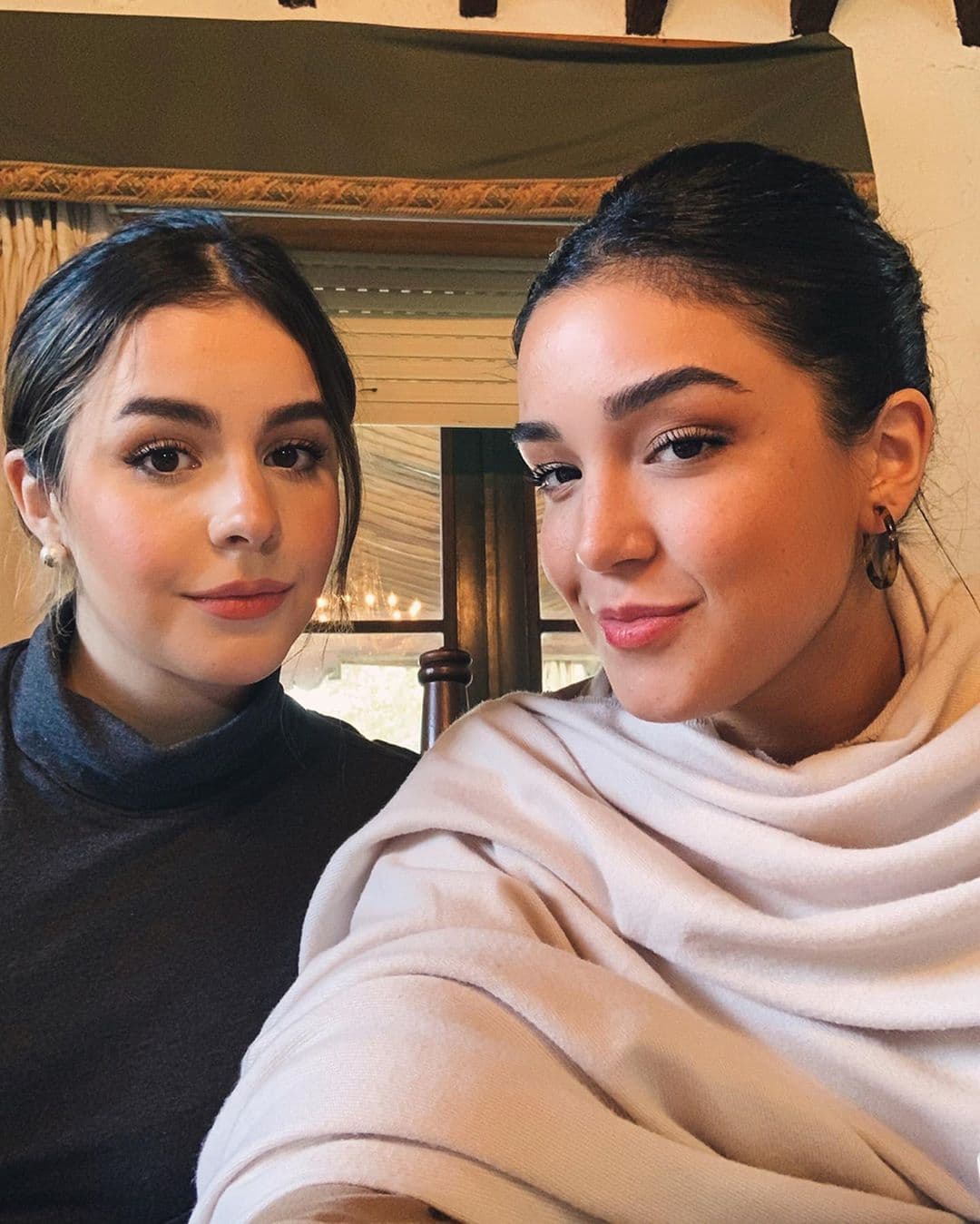 Alejandra y Ana Paula Capetillo, hijas de Biby Gaytán y Eduardo Capetillo, se unieron a los famosos que se mantienen en cuarentena por la pandemia del coronavirus. Sin embargo, su aislamiento no ha impedido que causan revuelo en redes sociales.