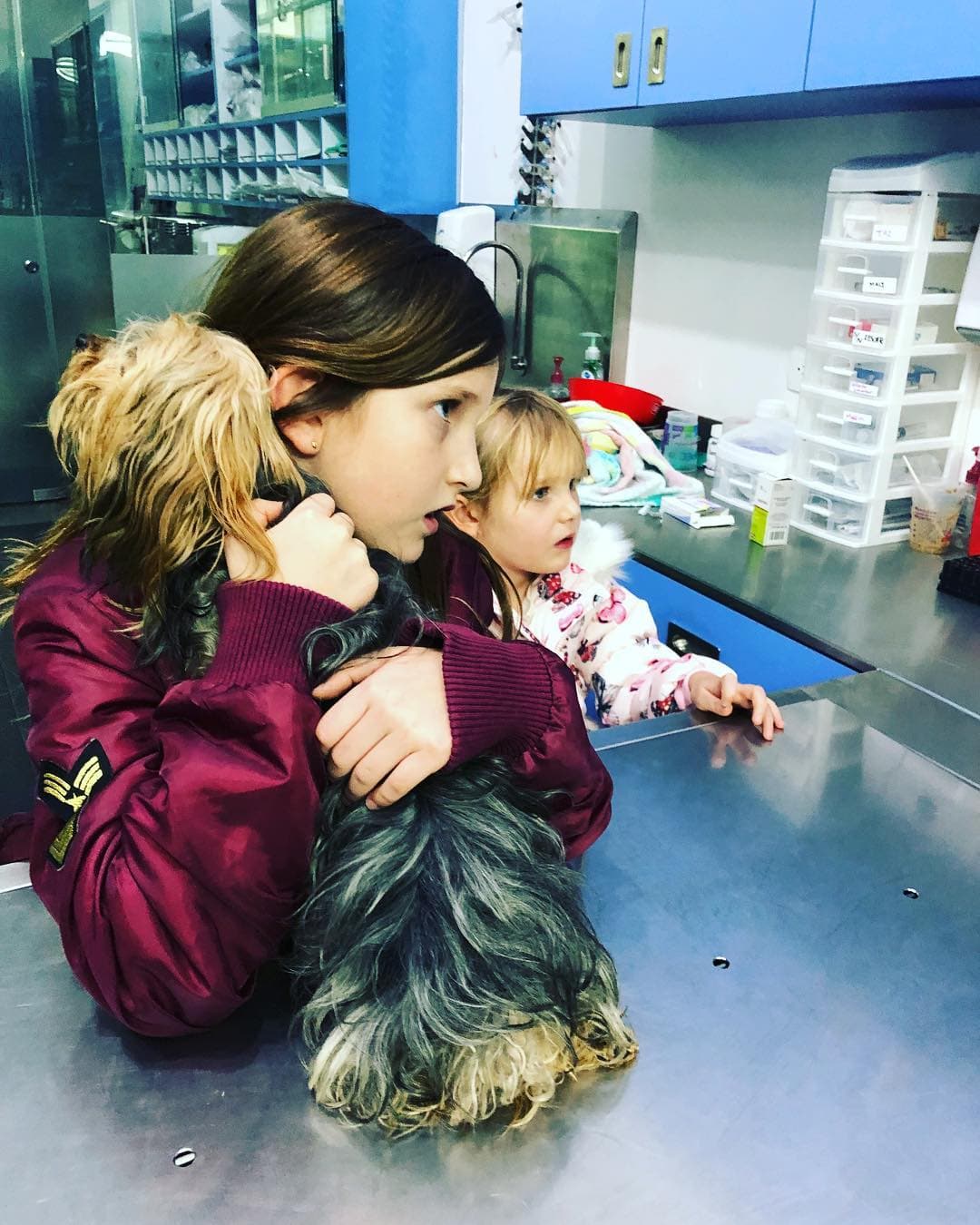 Elisa, la mayor, tiene 9 años.