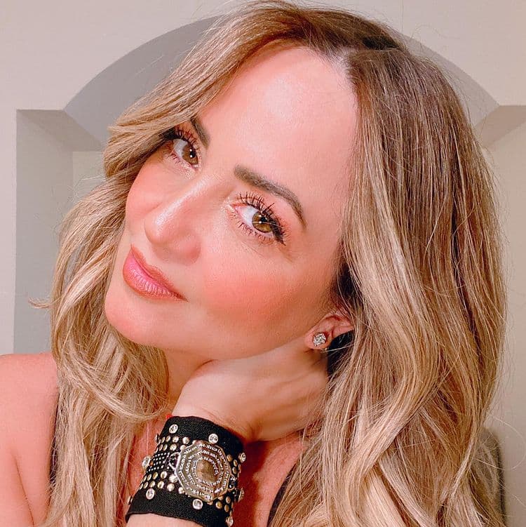 No cabe duda que Andrea Legarreta es una de las famosas que, a sus 50 años, luce mejor que nunca.