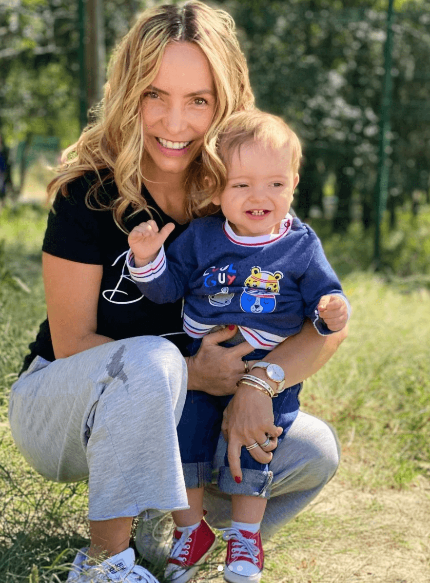 “Es mi mini me”, “Es un mini yo”, “Es mi mini clon” y “Es mi clon”, fueron algunas de las respuestas que la intérprete de ‘Te quiero tanto, tanto’ dio a tus seguidores, enfatizando que otra de las cualidades que le había heredado su hijo era el gusto por las fotografías.
