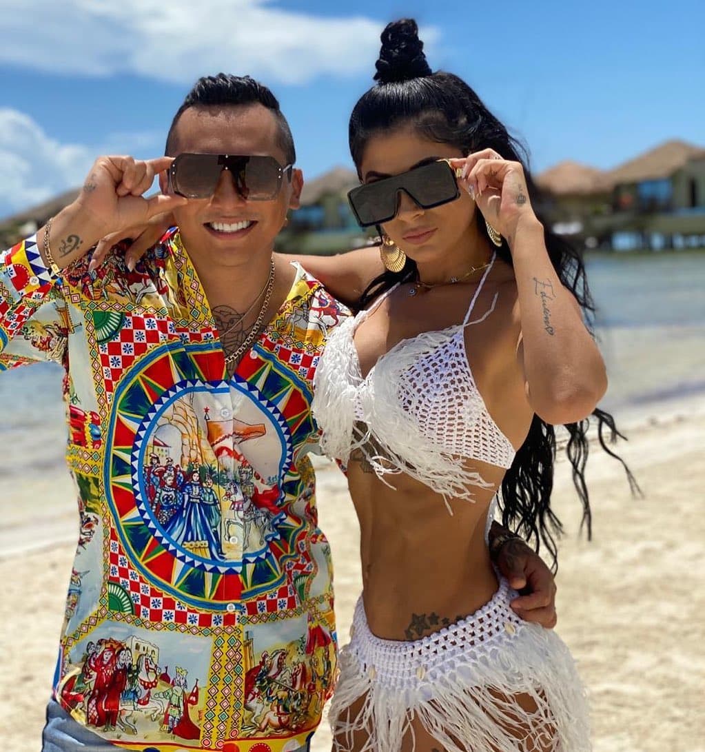 Desde hace unos días, Kimberly Flores y Edwin Luna viajaron a las playas del Caribe mexicano para cumplir con una serie de compromisos de trabajo, entre los que estaba grabar un nuevo video juntos. Pero, la pareja aprovechó su estancia para protagonizar atrevidas fotografías que los volvieron tendencia.