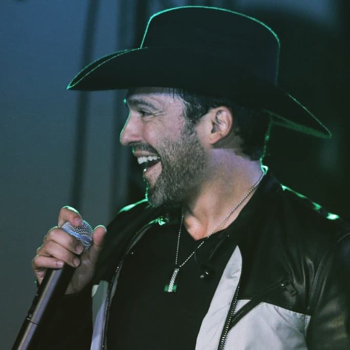 Bobby Pulido presentó a su bebé y enamoró a todos sus seguidores