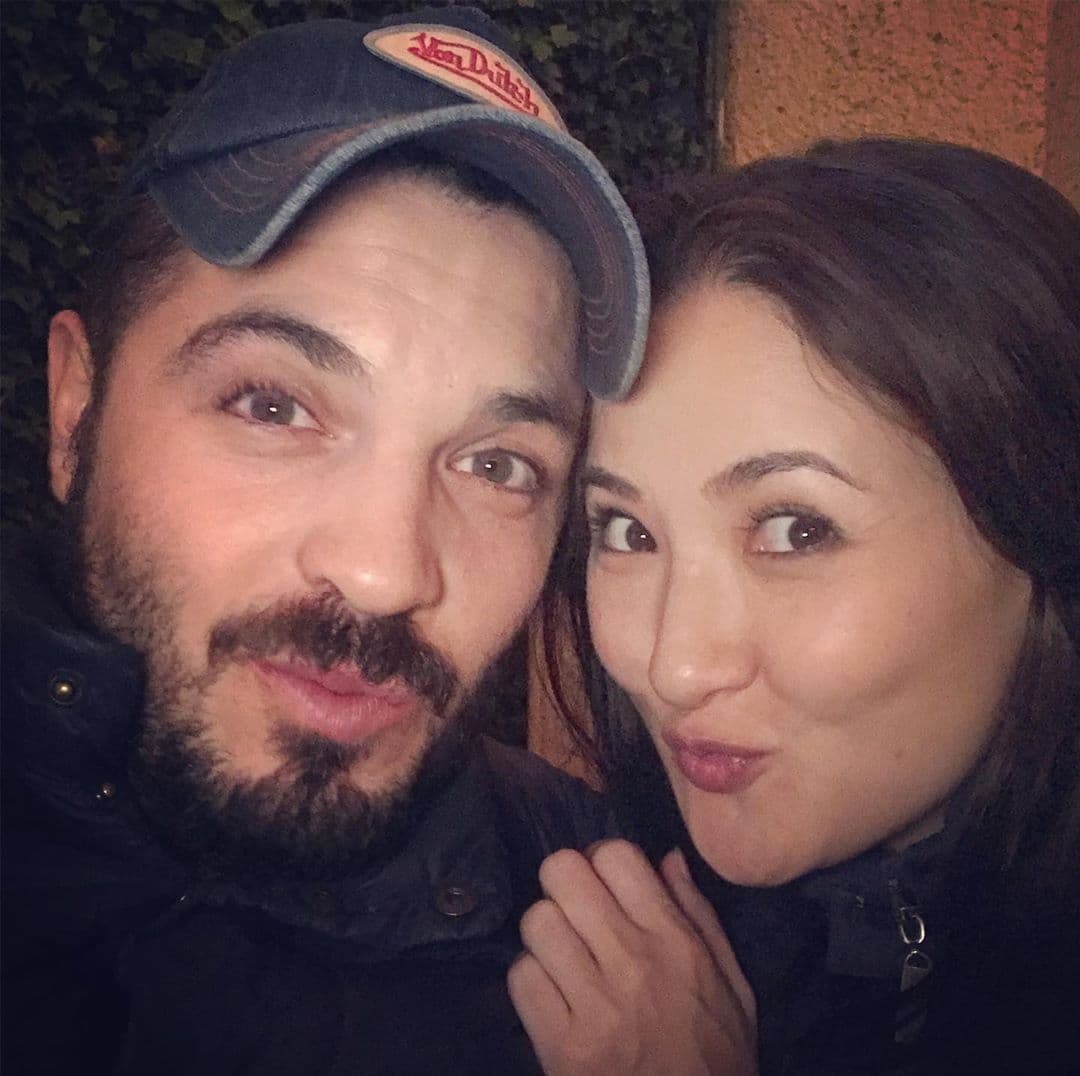 Con romántica imagen, viudo de Hiromi anuncia nueva relación amorosa
