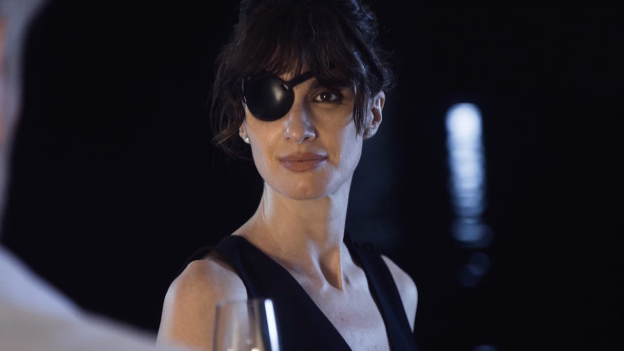 "¿No te has dado cuenta que Alejandro no se parece nada a ti?".