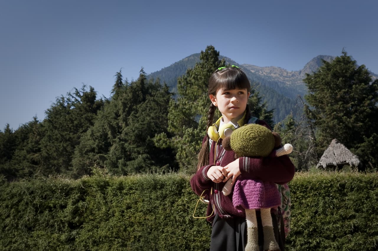 ¿En qué problemas se meterá Lucía por escuchar los pensamientos de la gente? Tienes que verlo en "Los Elegidos".