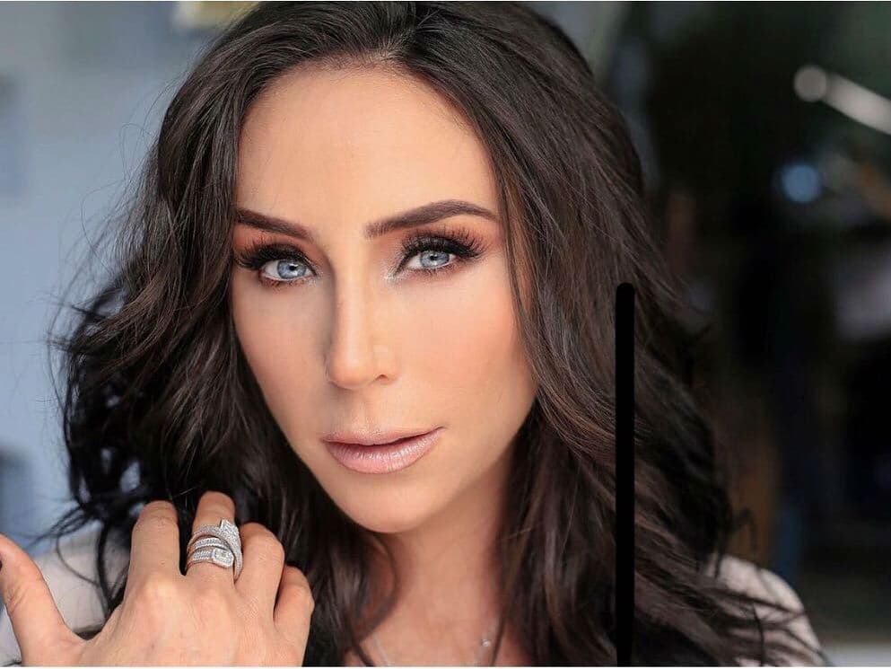 Inés Gómez Mont luce cuerpazo tras el nacimiento de su hija María