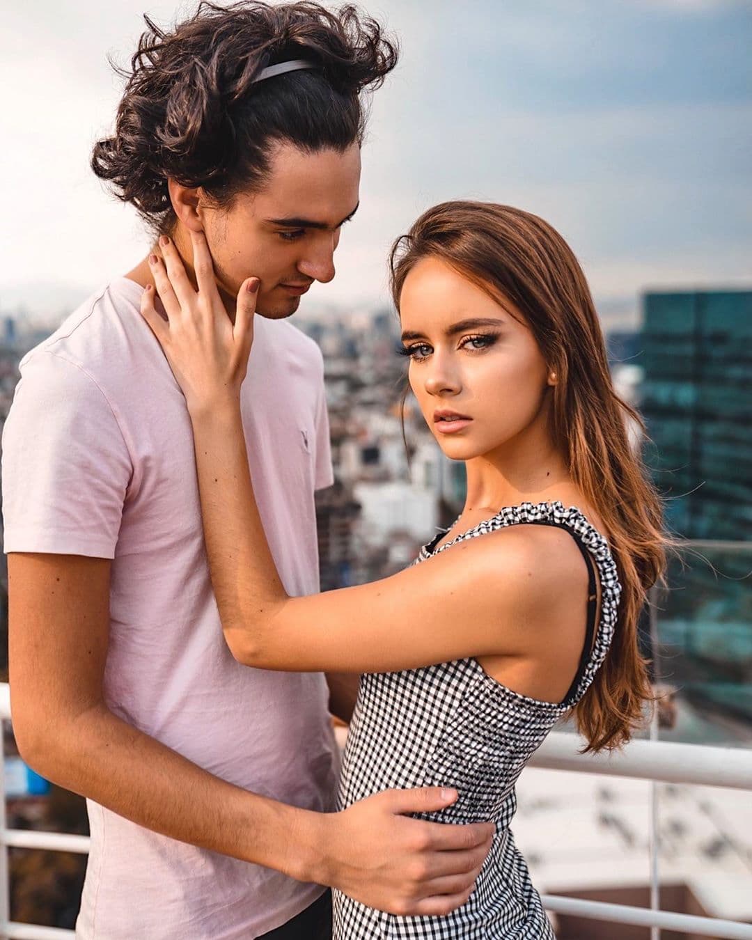 Sebastián Poza lanza piropo a Azul Guaita, mientras ella aparece con el ojo hinchado: ‘No es filtro’