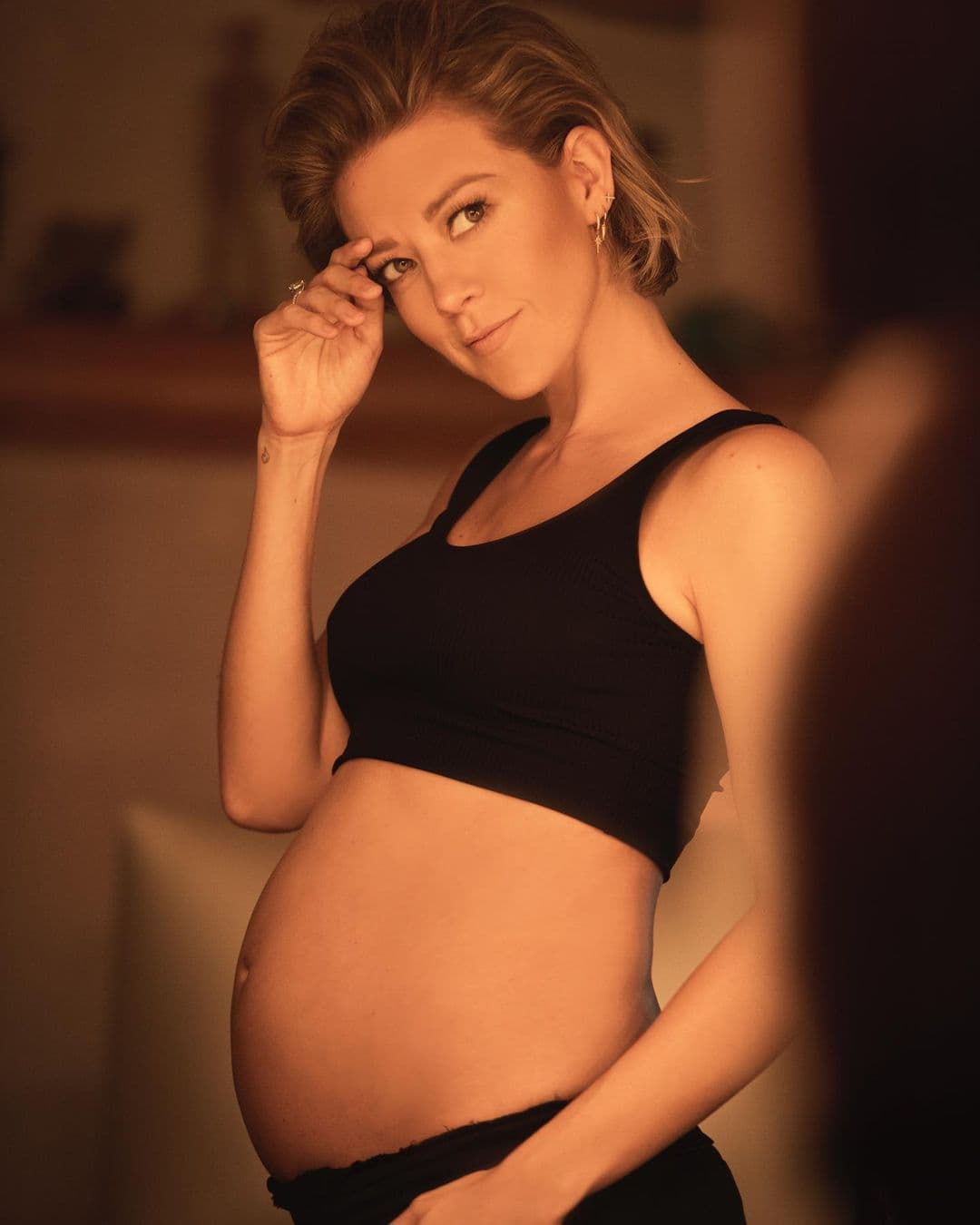 Fernanda Castillo muestra la cuna de su bebé a pocas semanas de convertirse en madre